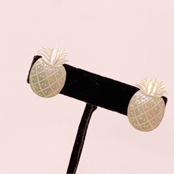 Vintage etched mother of pearl iridescent pineapple earring sterling screw back - Picture 11 of 12